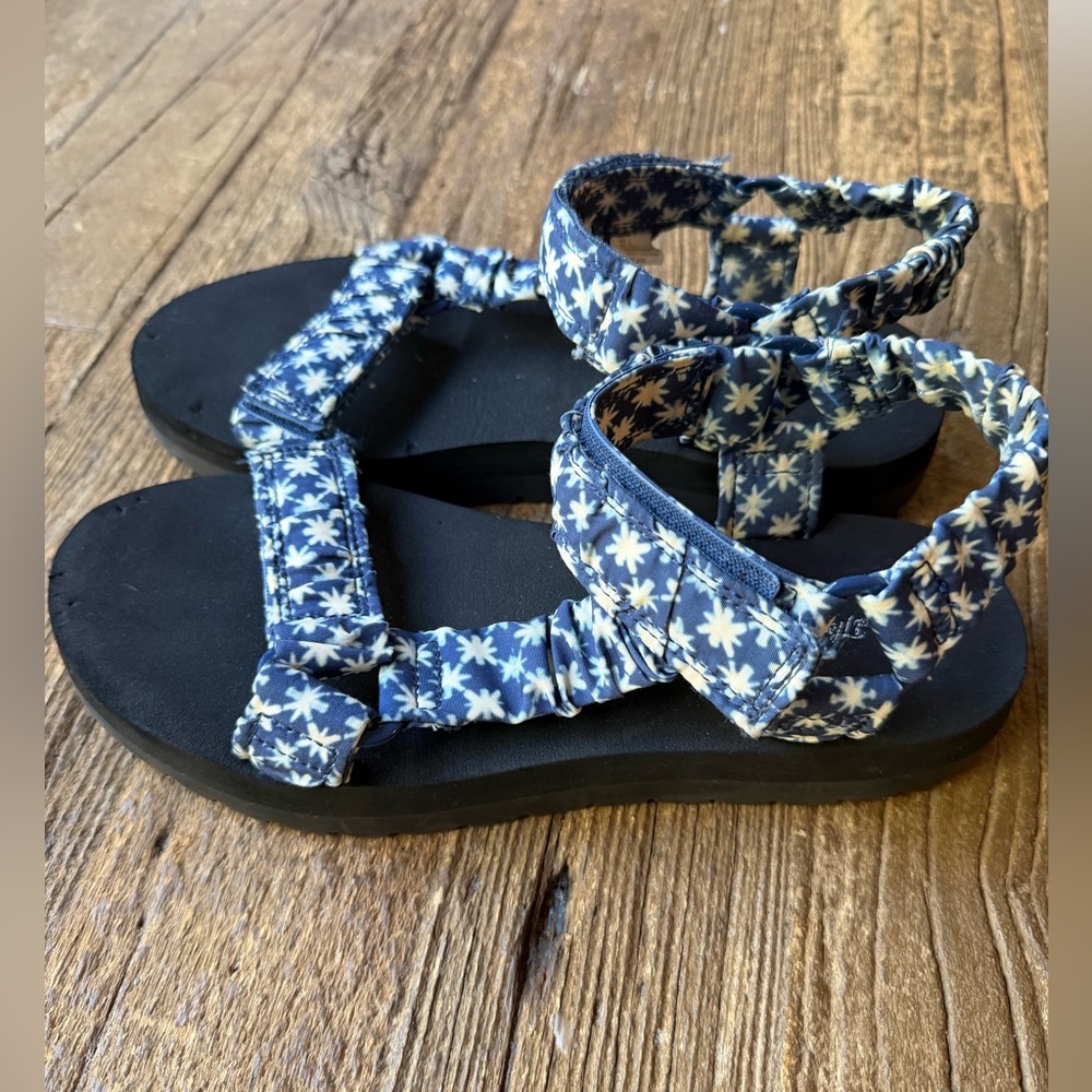Universal Thread Slip-On Sandals Size 9 - Picture 3 of 6